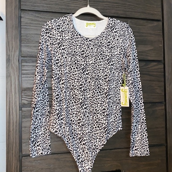 NWT Yummy Sweater Co. Black & White Leopard Bodysuit Size XL - Picture 1 of 8